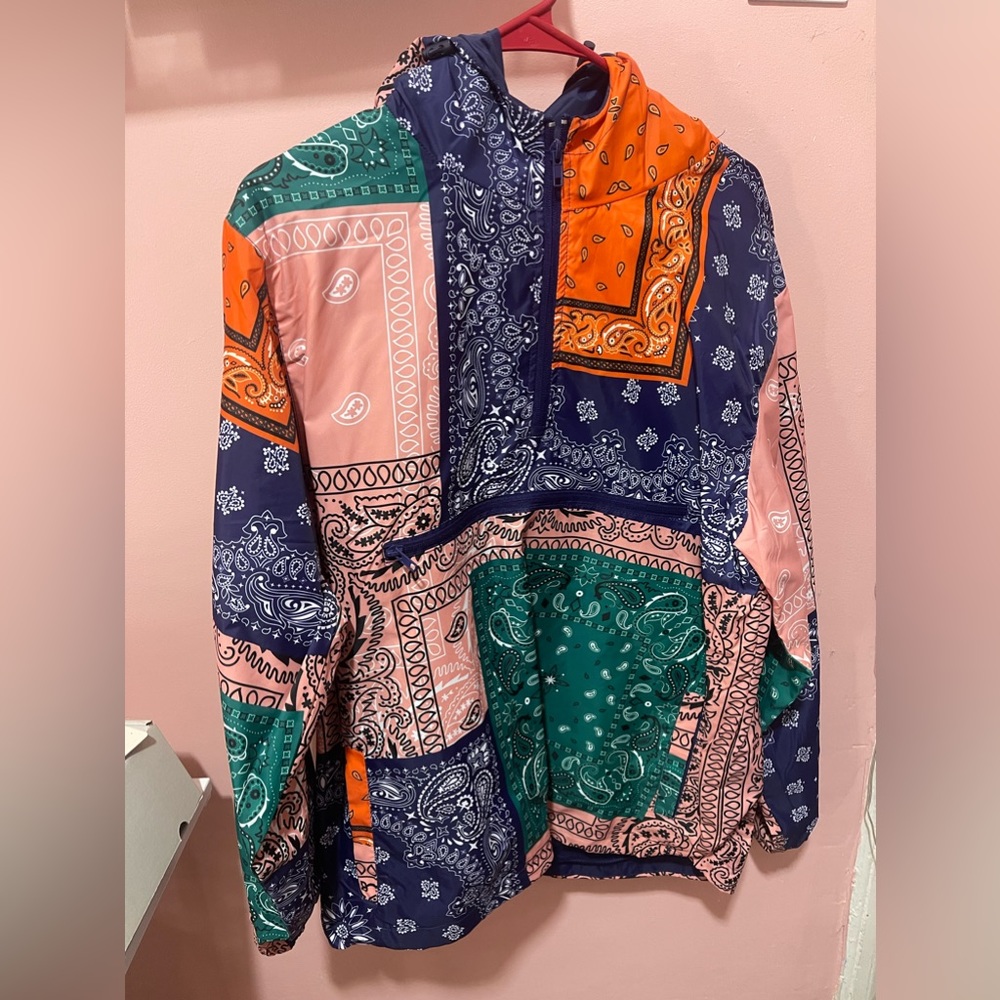 Pullover windbreaker